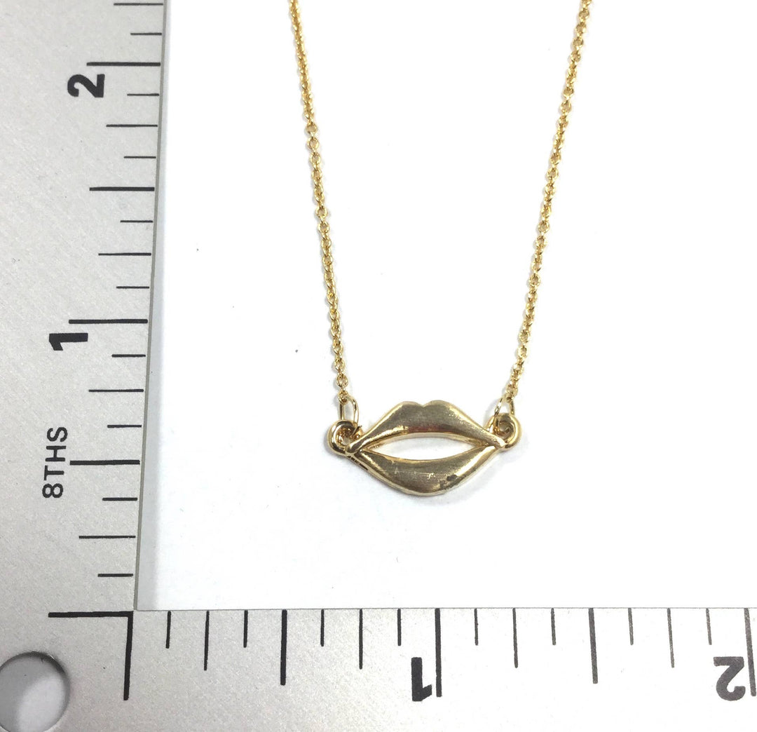 Gold Lips Pendant Necklace