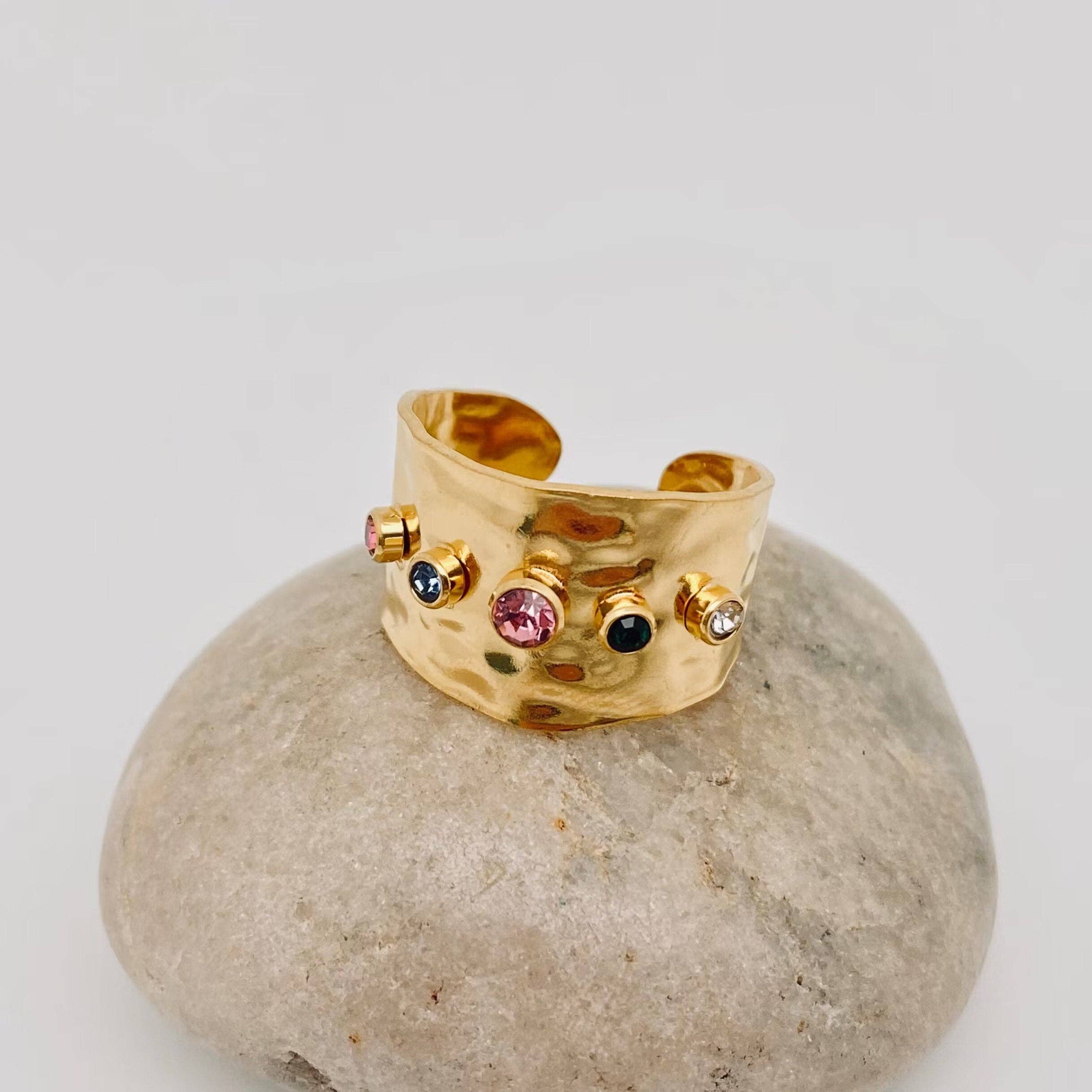 Women’s Accessories – Jewelry, Pins & Gifts