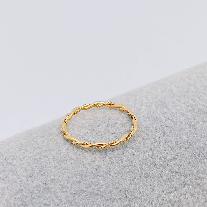 Fine Twist Ring