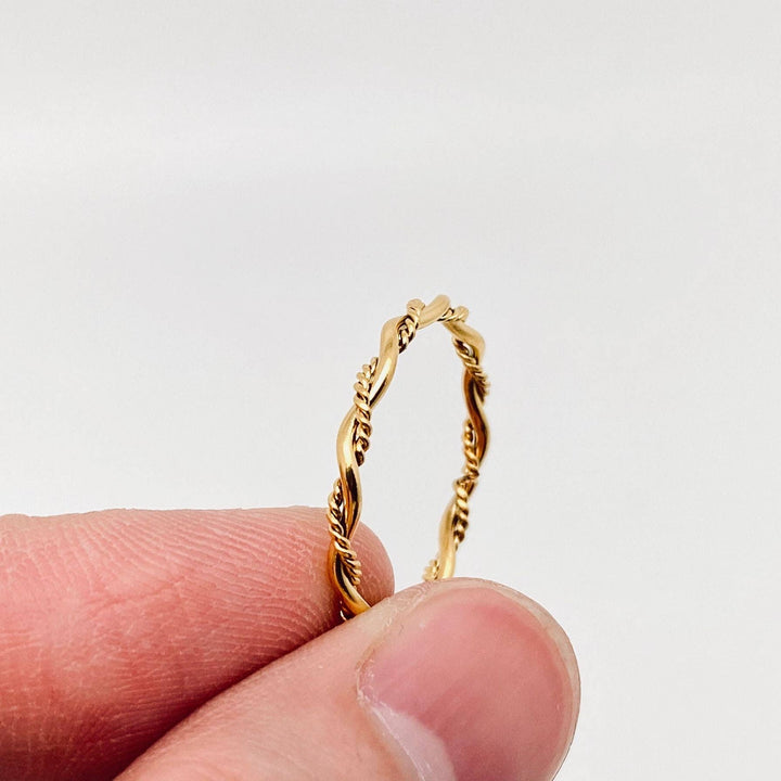 Fine Twist Ring