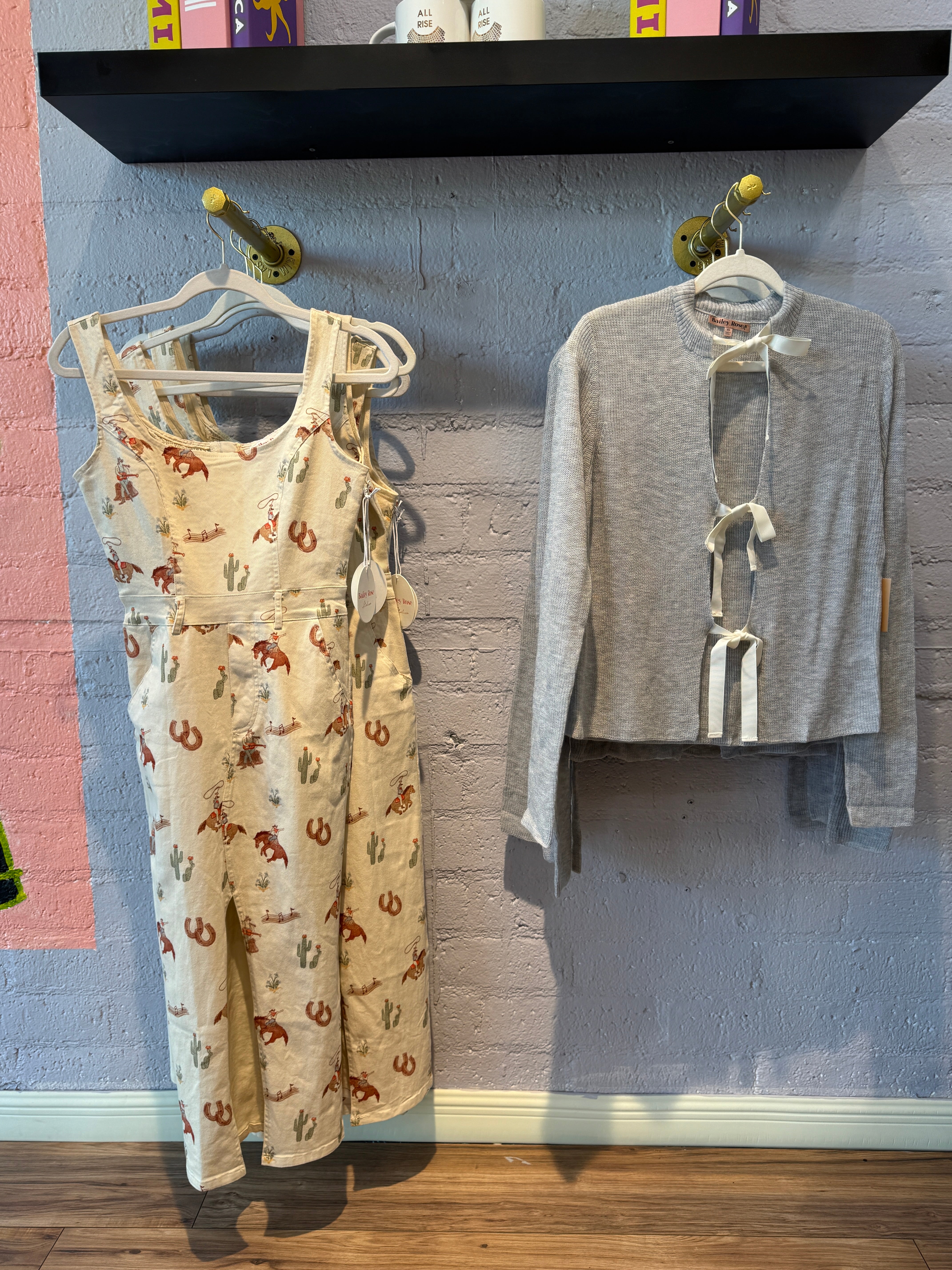 Women’s Clothing Sale – New & Vintage Styles