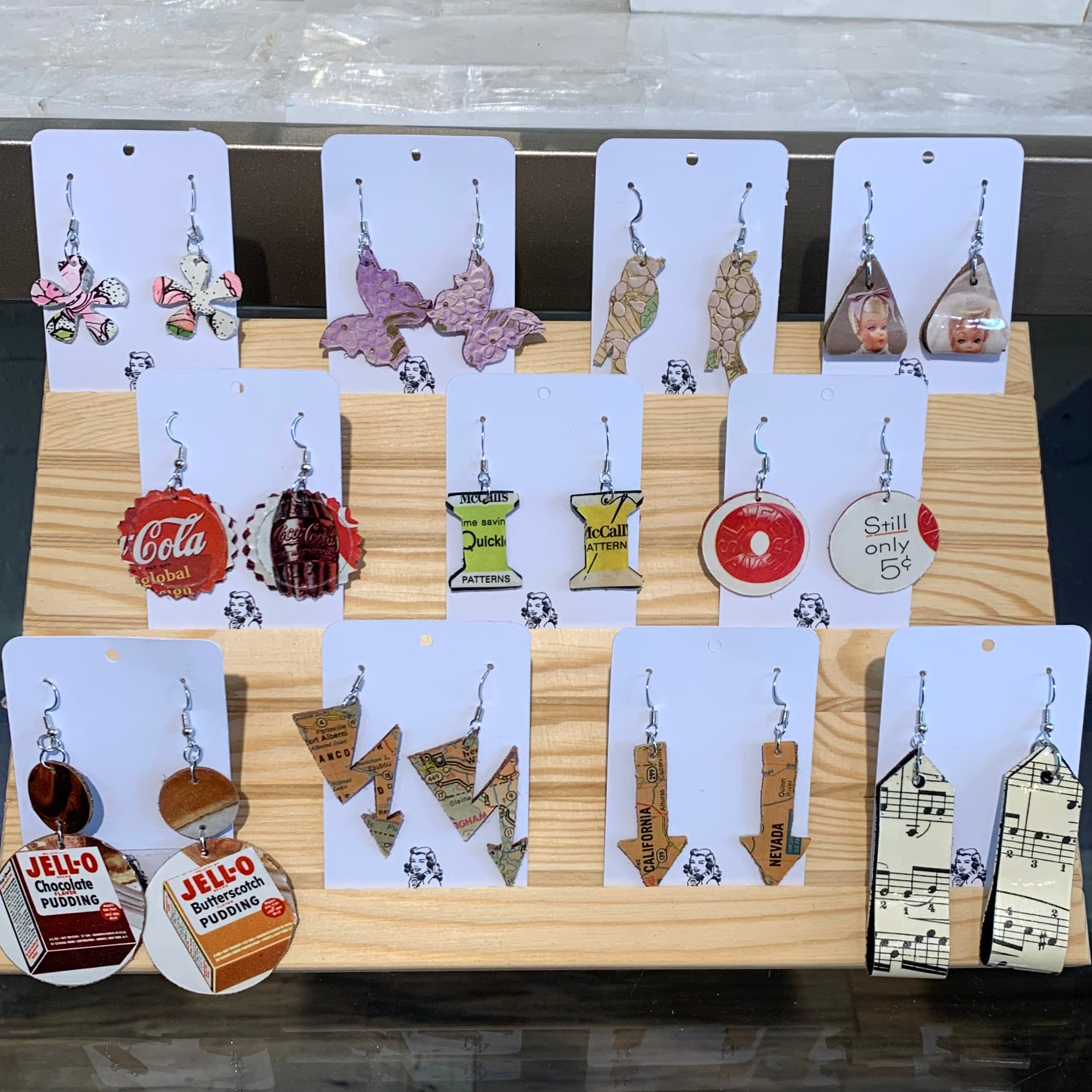 Women’s Accessories – Jewelry, Pins & Gifts