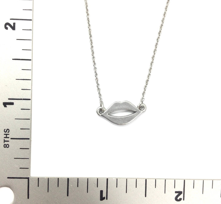 Gold Lips Pendant Necklace