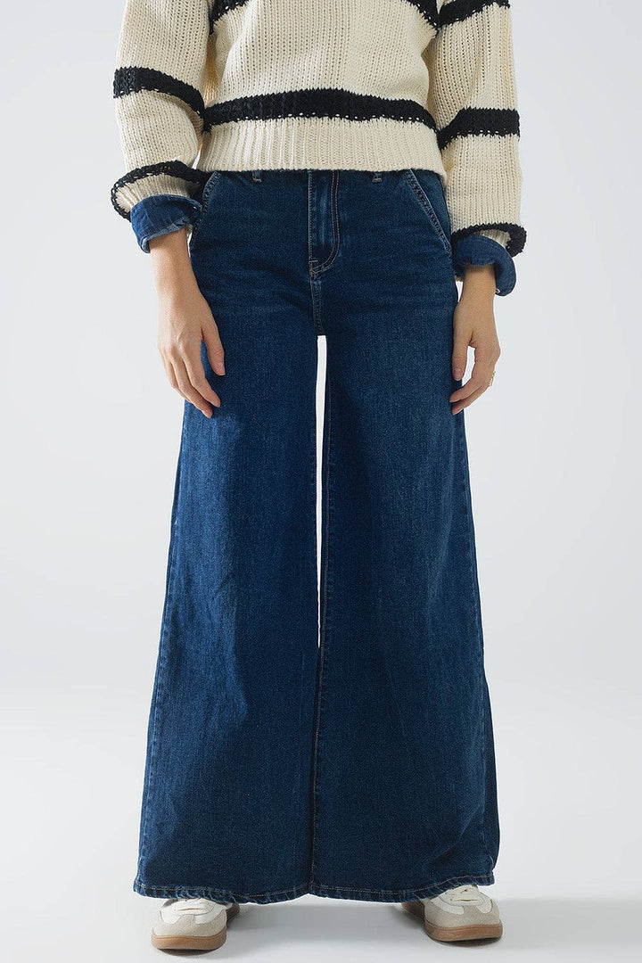 Super Wide Leg Jeans: A Bold Take on Modern Denim