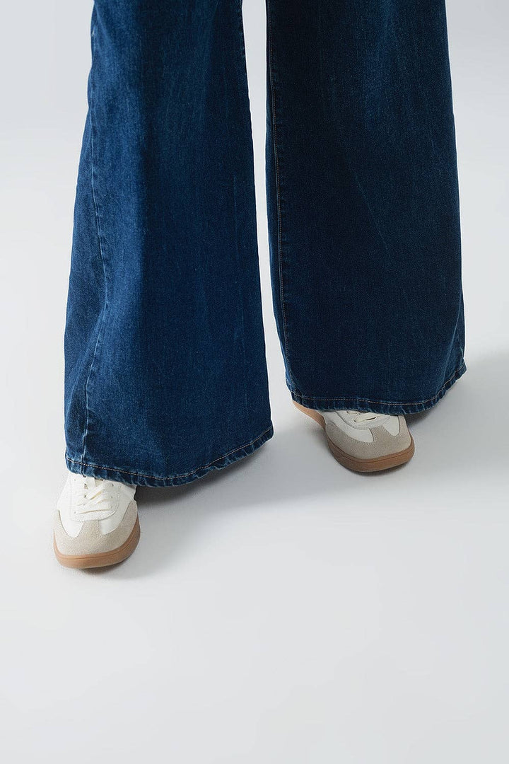 Super Wide Leg Jeans: A Bold Take on Modern Denim